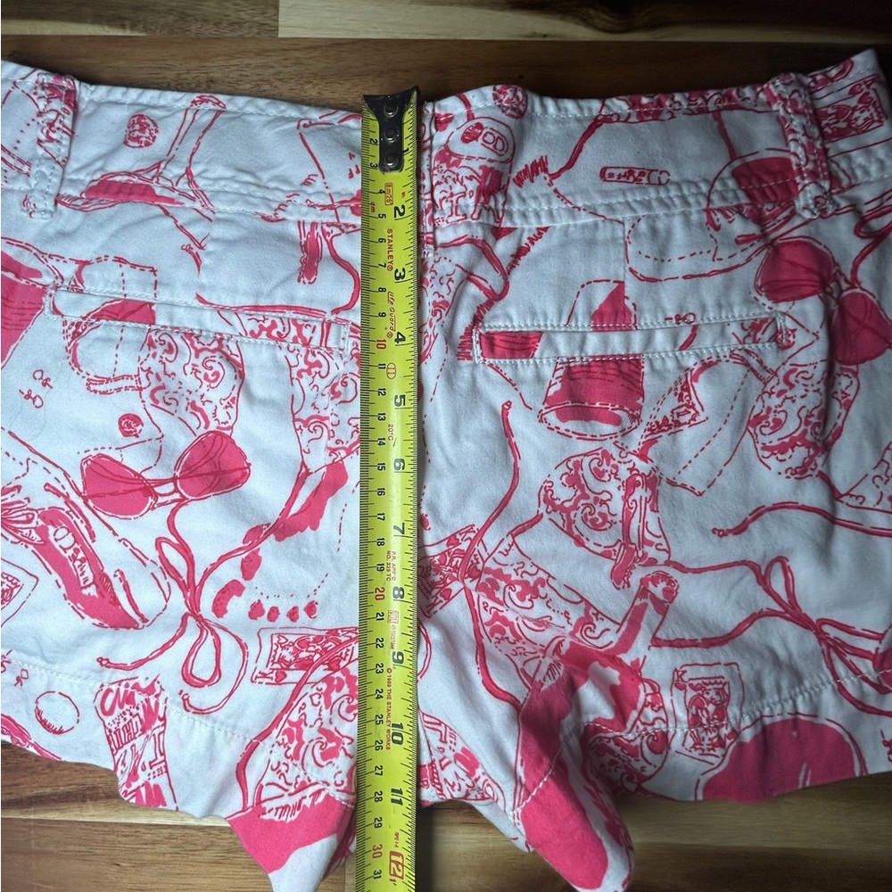 Lilly Pulitzer Spin the Bottle Party Print Pink Red White Chino Shorts Sz 2 - Picture 5 of 11